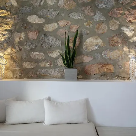 Zatrikion Santorini Pýrgos