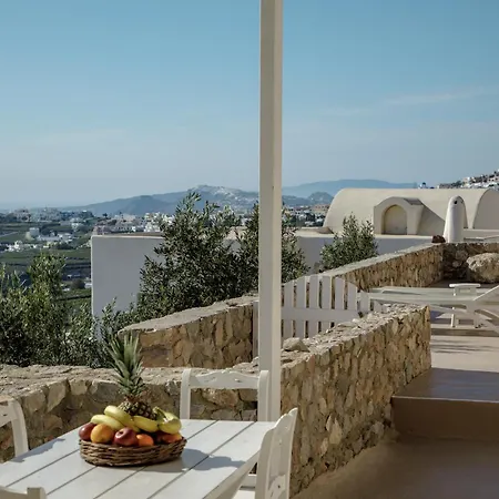 Zatrikion Santorini * Pýrgos
