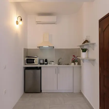 Zatrikion Santorini * Pýrgos
