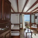 Zatrikion Santorini * Pyrgos Kallistis